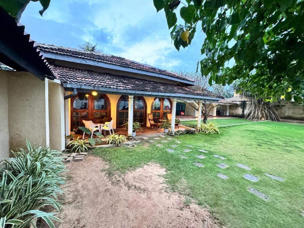 Isle Of Thalpe Bed and Breakfast Unawatuna Exteriör bild