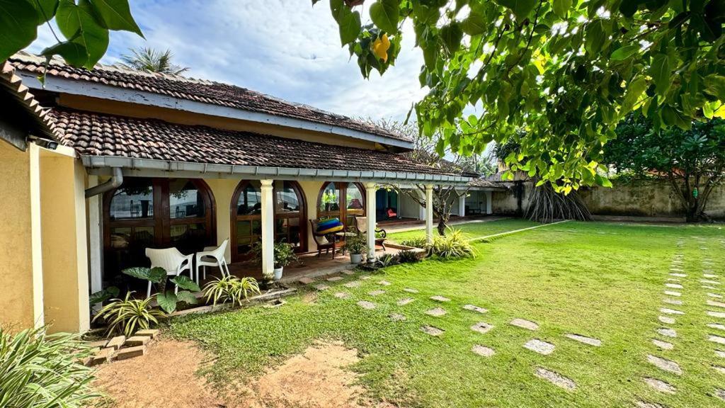 Isle Of Thalpe Bed and Breakfast Unawatuna Exteriör bild