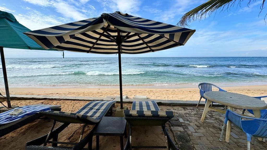 Isle Of Thalpe Bed and Breakfast Unawatuna Exteriör bild