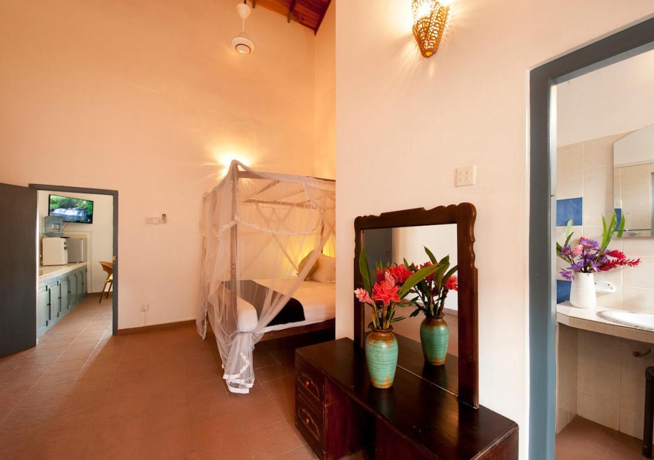 Isle Of Thalpe Bed and Breakfast Unawatuna Exteriör bild